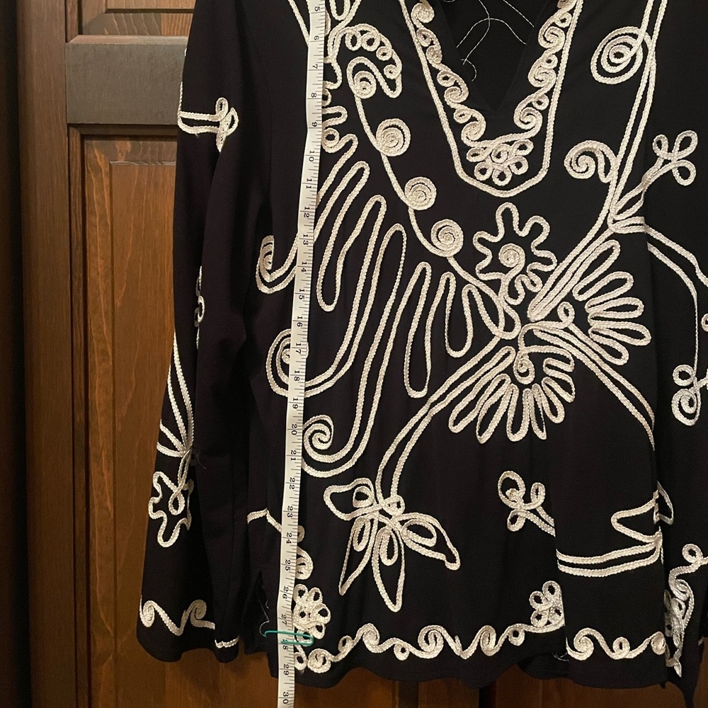 Carole Little. Plus Size 2X. Black Top with White Shiny Embroidered Designs - Picture 16 of 16
